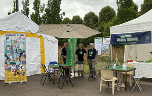 Un demi barnum ouvert pour le stand des quais bas de Rouen.