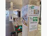 Une installation de stand à l'abris en plein cœur historique de Rouen.